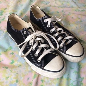 Converse tennis shoes ✨